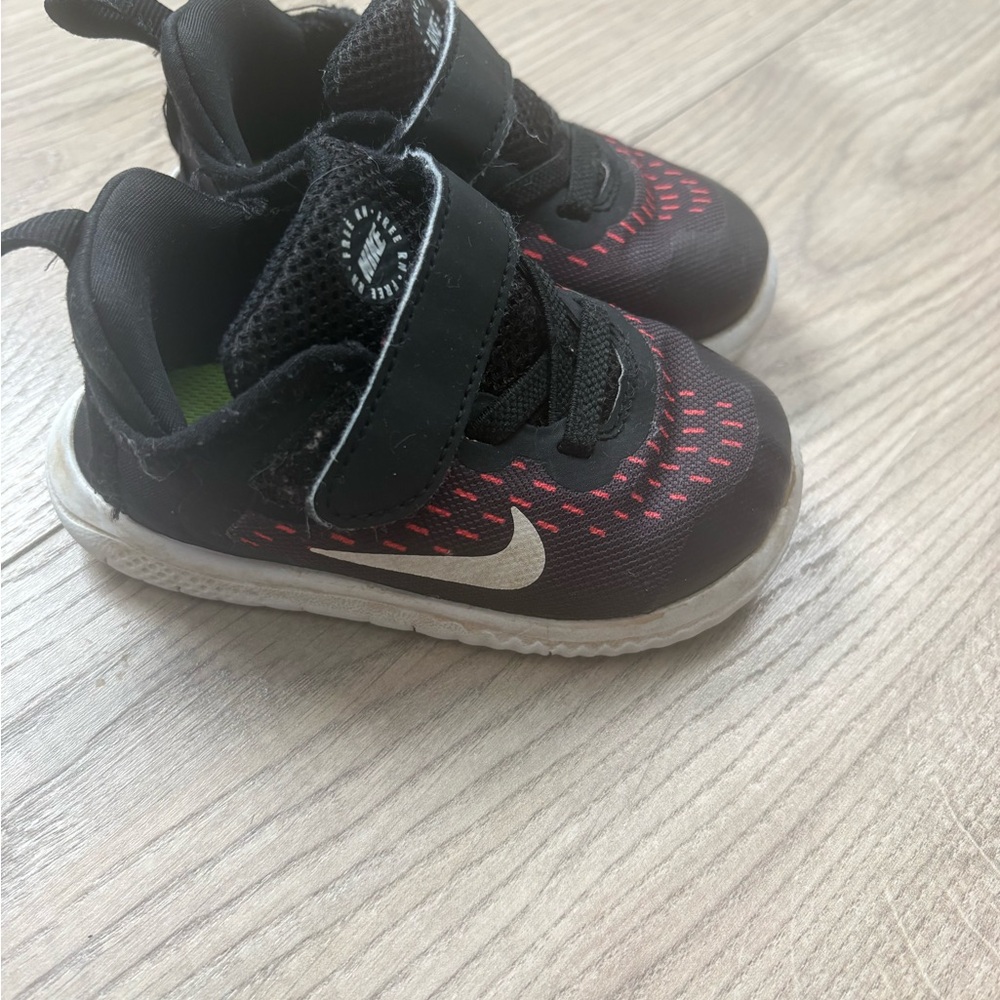 Nike Free Run Toddler Sneakers Black Red Size 6C 🔥 - Picture 3 of 6